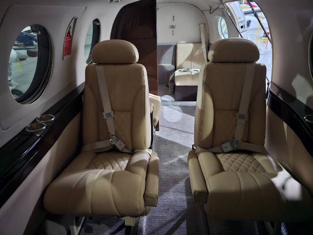 Beechcraft King Air C90 1989 miniatura 6