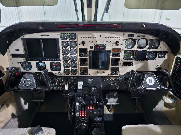Beechcraft King Air C90 1989 miniatura 9