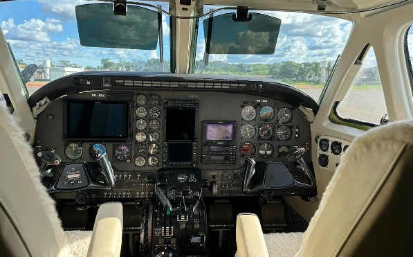 Beechcraft King Air C90 1980 miniatura 4