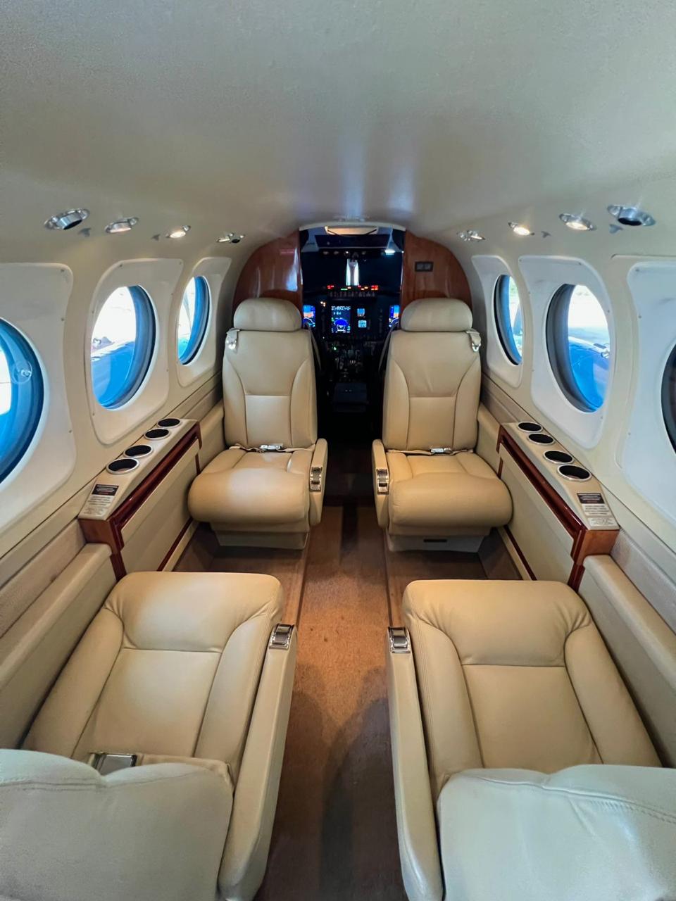 Beechcraft King Air C90GTx 2014 miniatura 3