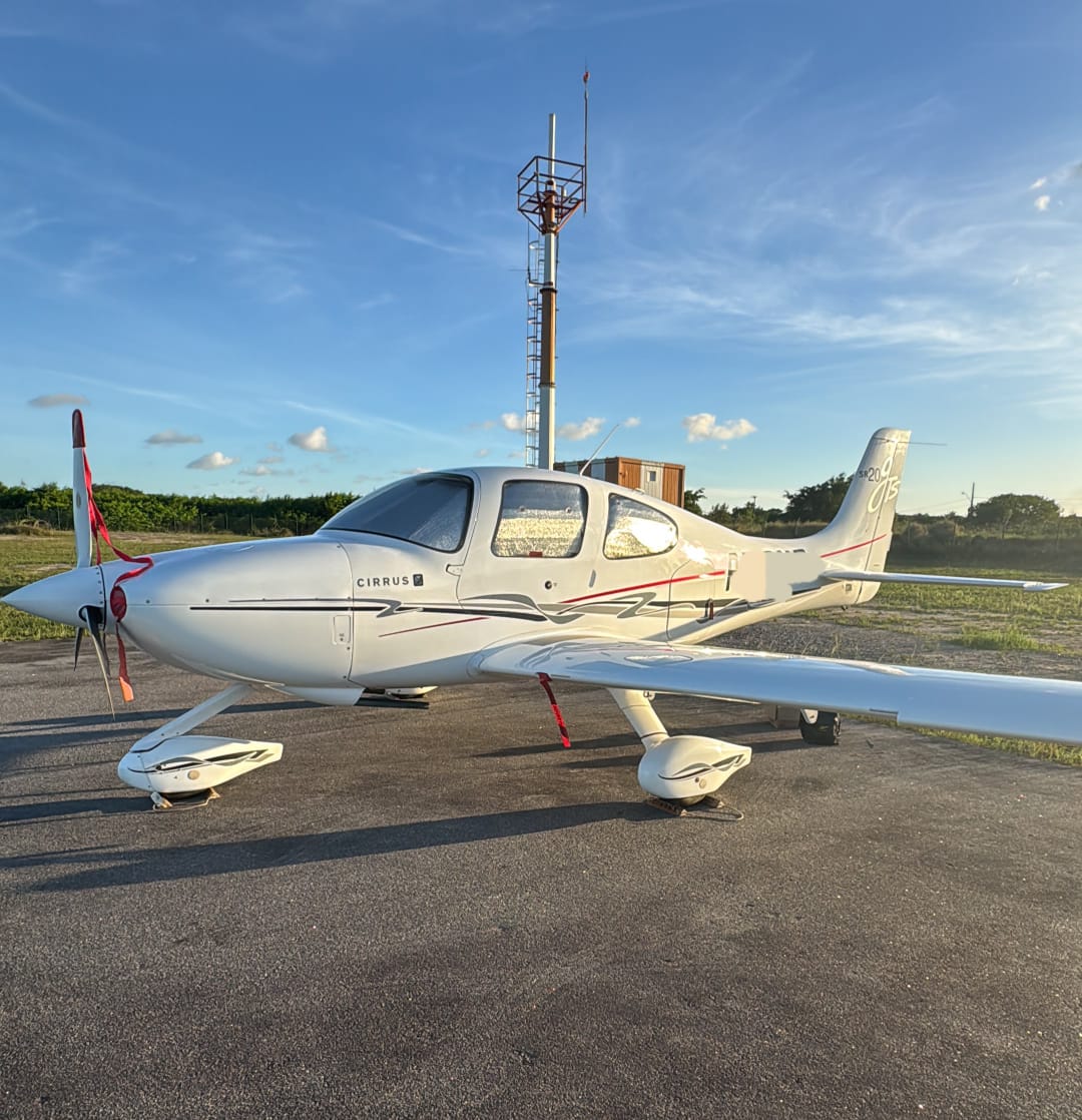 Cirrus SR20 2005 miniatura 2