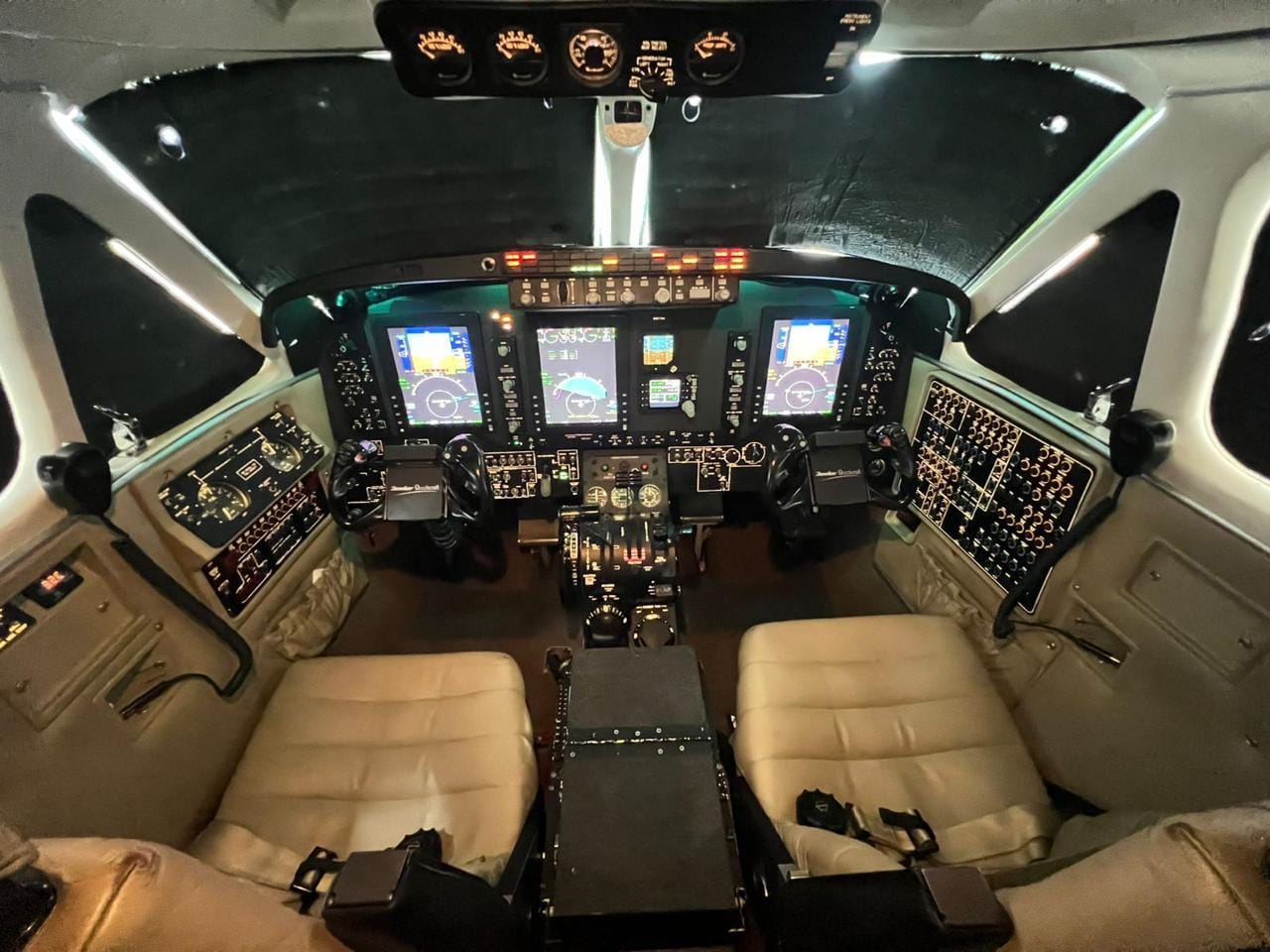 Beechcraft King Air C90GTx 2014 miniatura 5