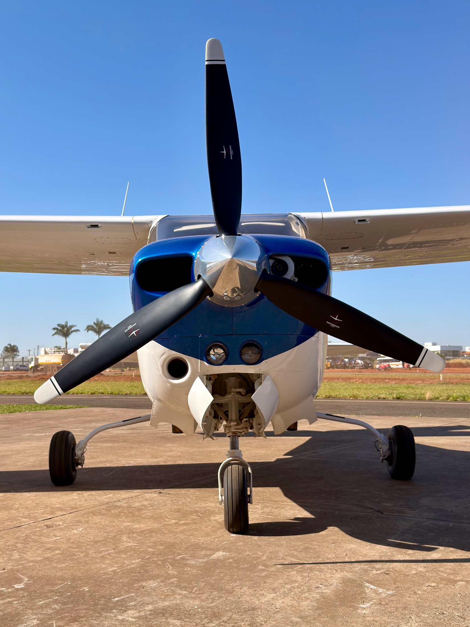 Cessna 210 Centurion 1982 miniatura 4