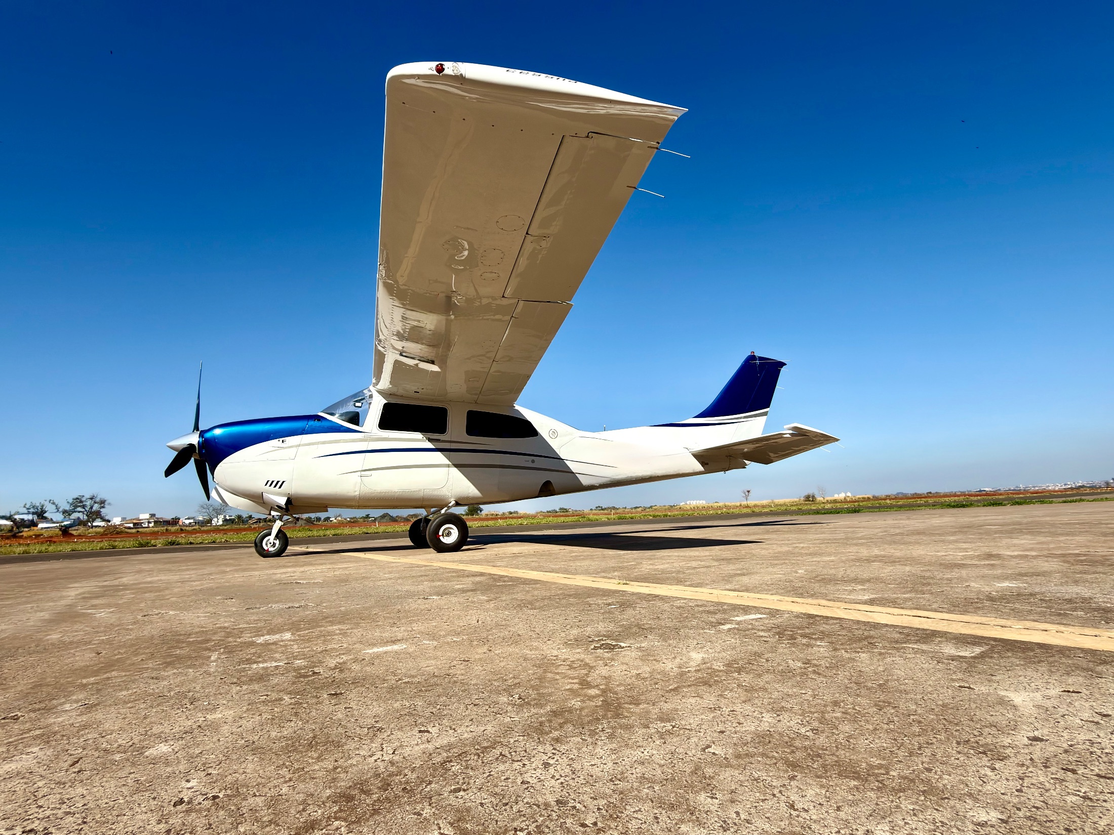 Cessna 210 Centurion 1982 miniatura 2
