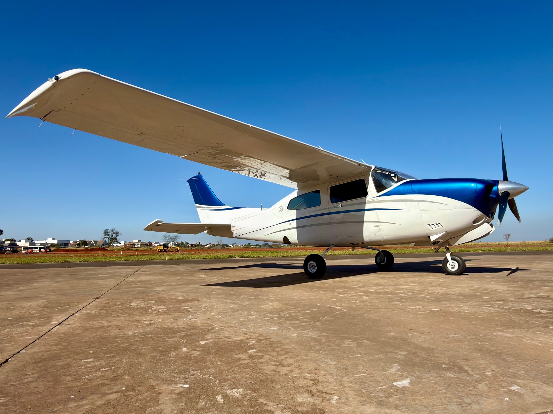 Cessna 210 Centurion 1982 miniatura 5