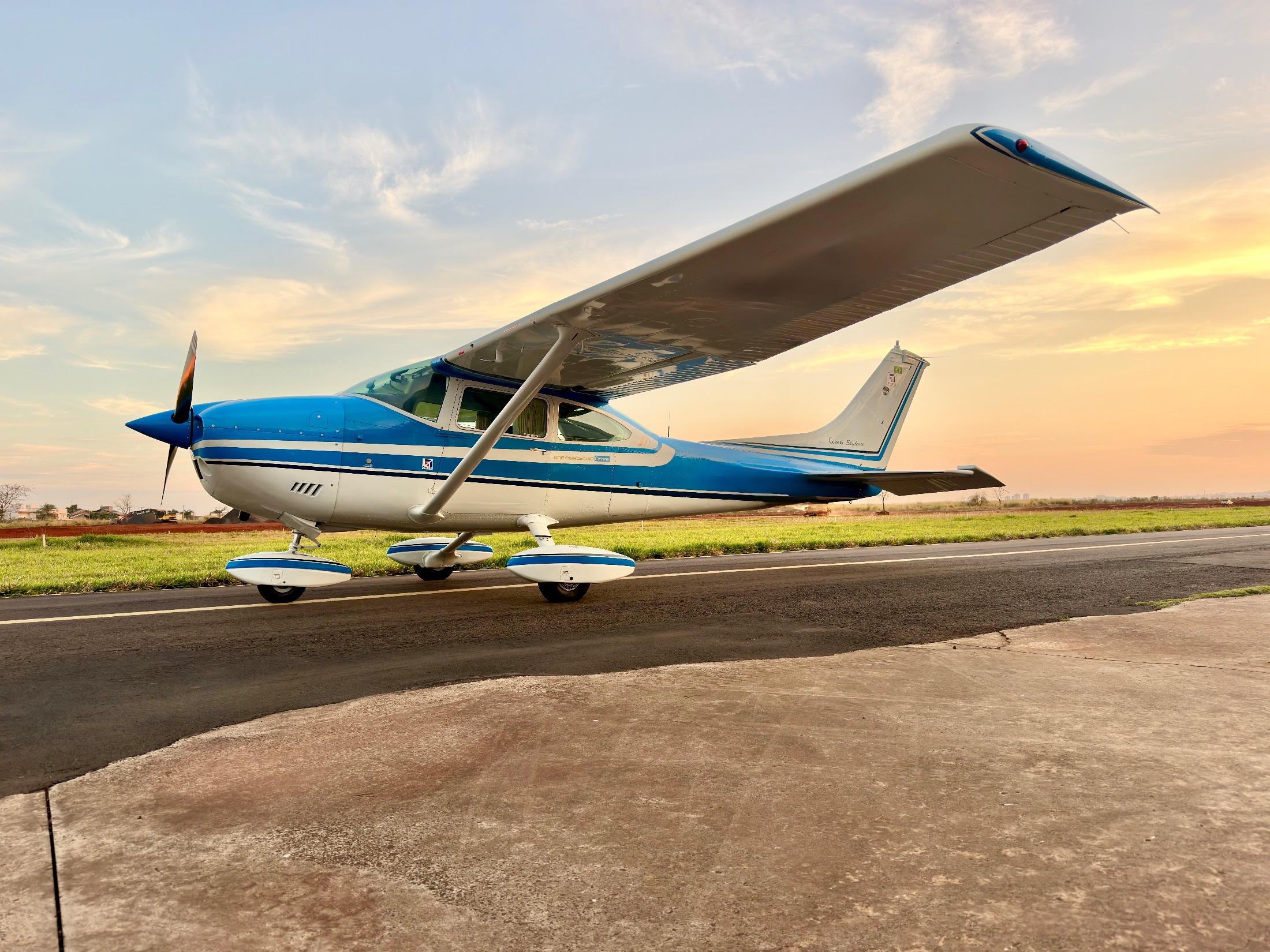 Cessna 182 Skylane 1974 miniatura 4