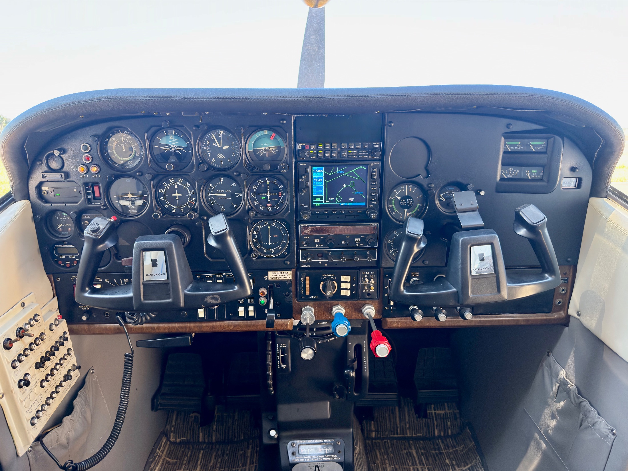 Cessna 210 Centurion 1982 miniatura 7