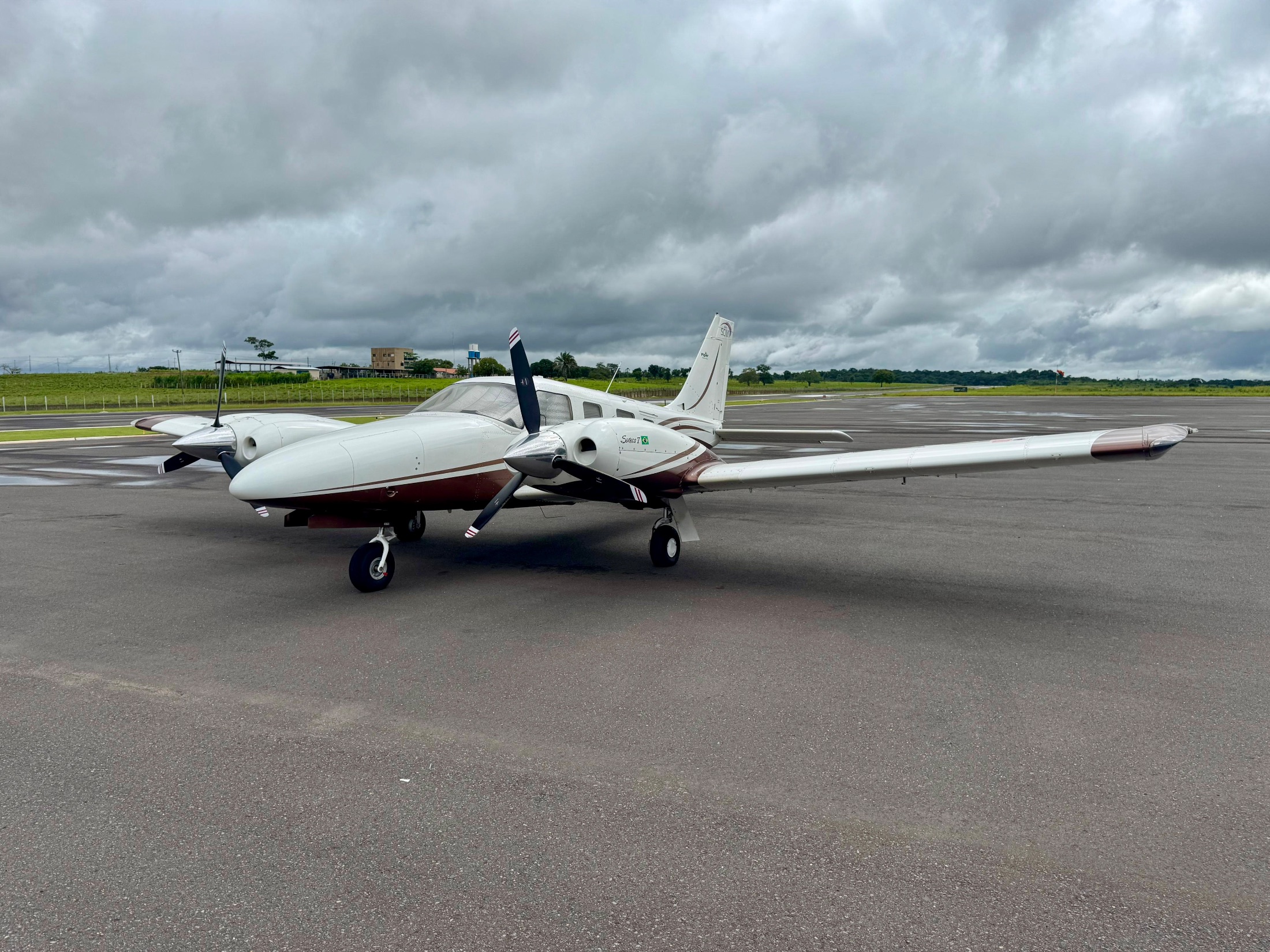 Piper Seneca V 2011 miniatura 5