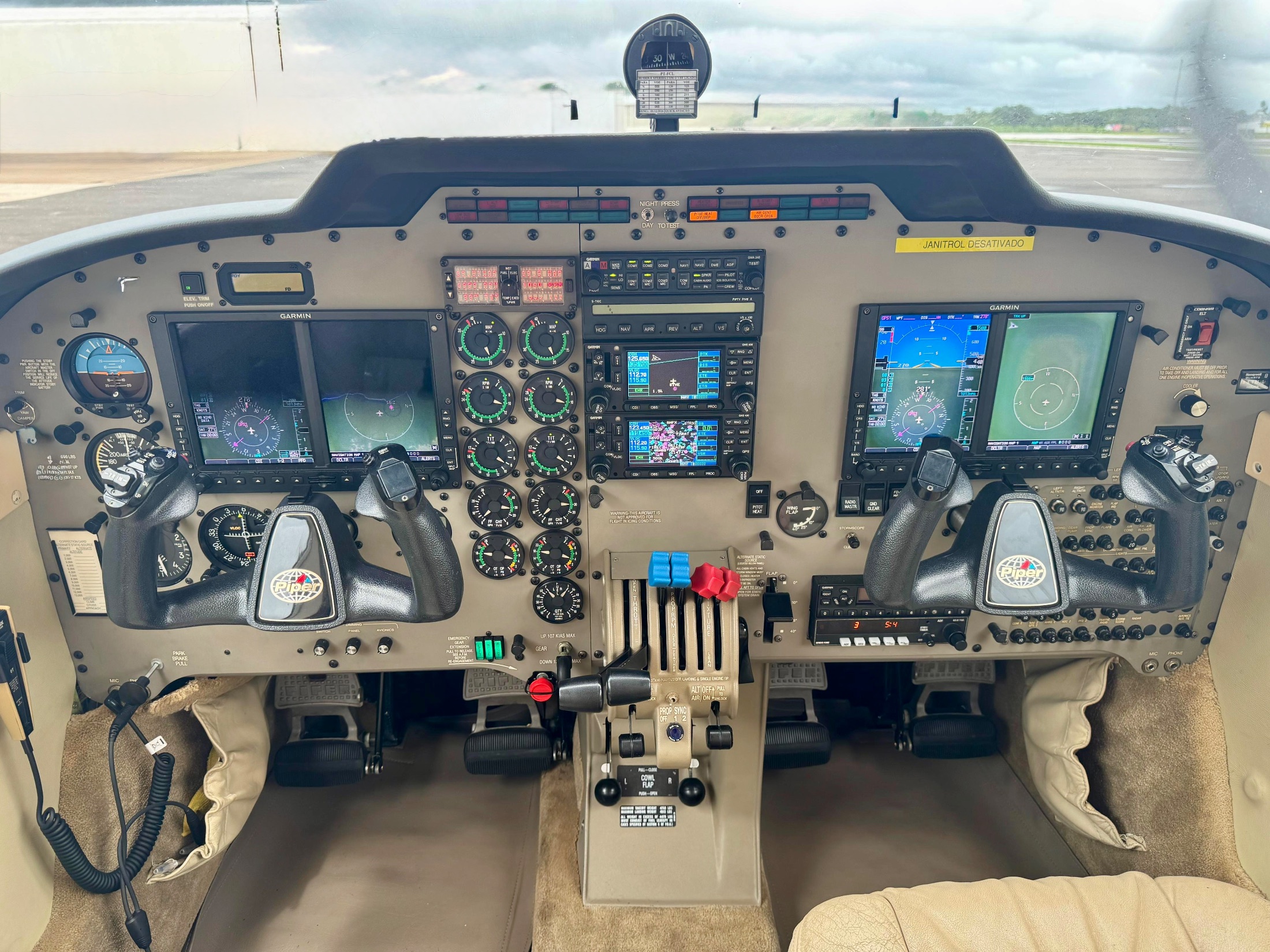 Piper Seneca V 2011 miniatura 2