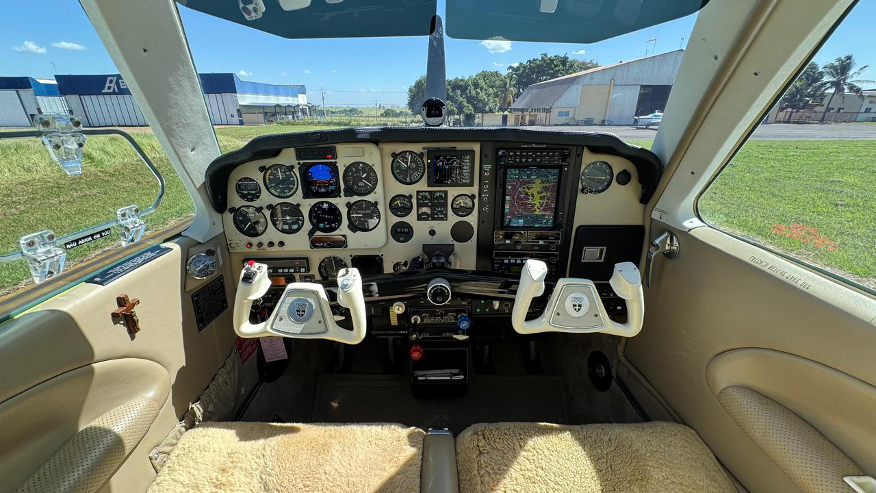 Beechcraft Bonanza F33A 1991 miniatura 7