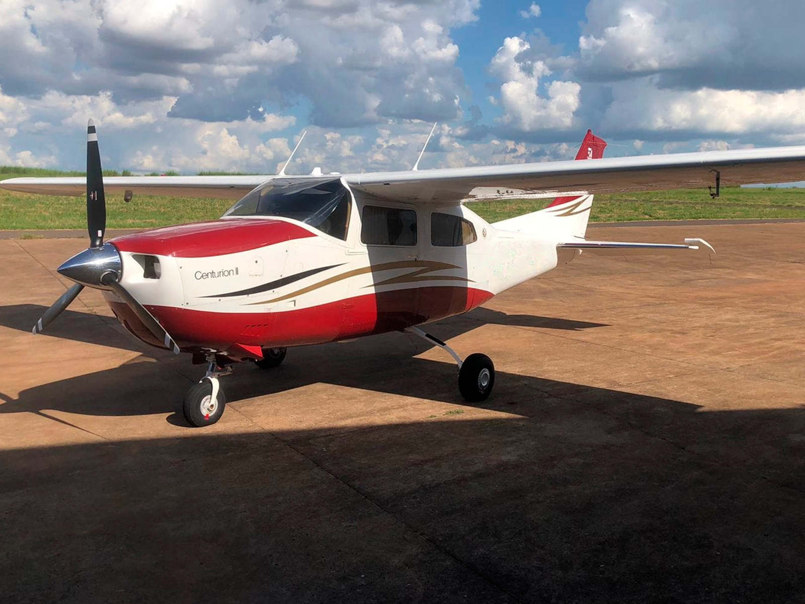 Cessna 210 Centurion 1977 miniatura 2