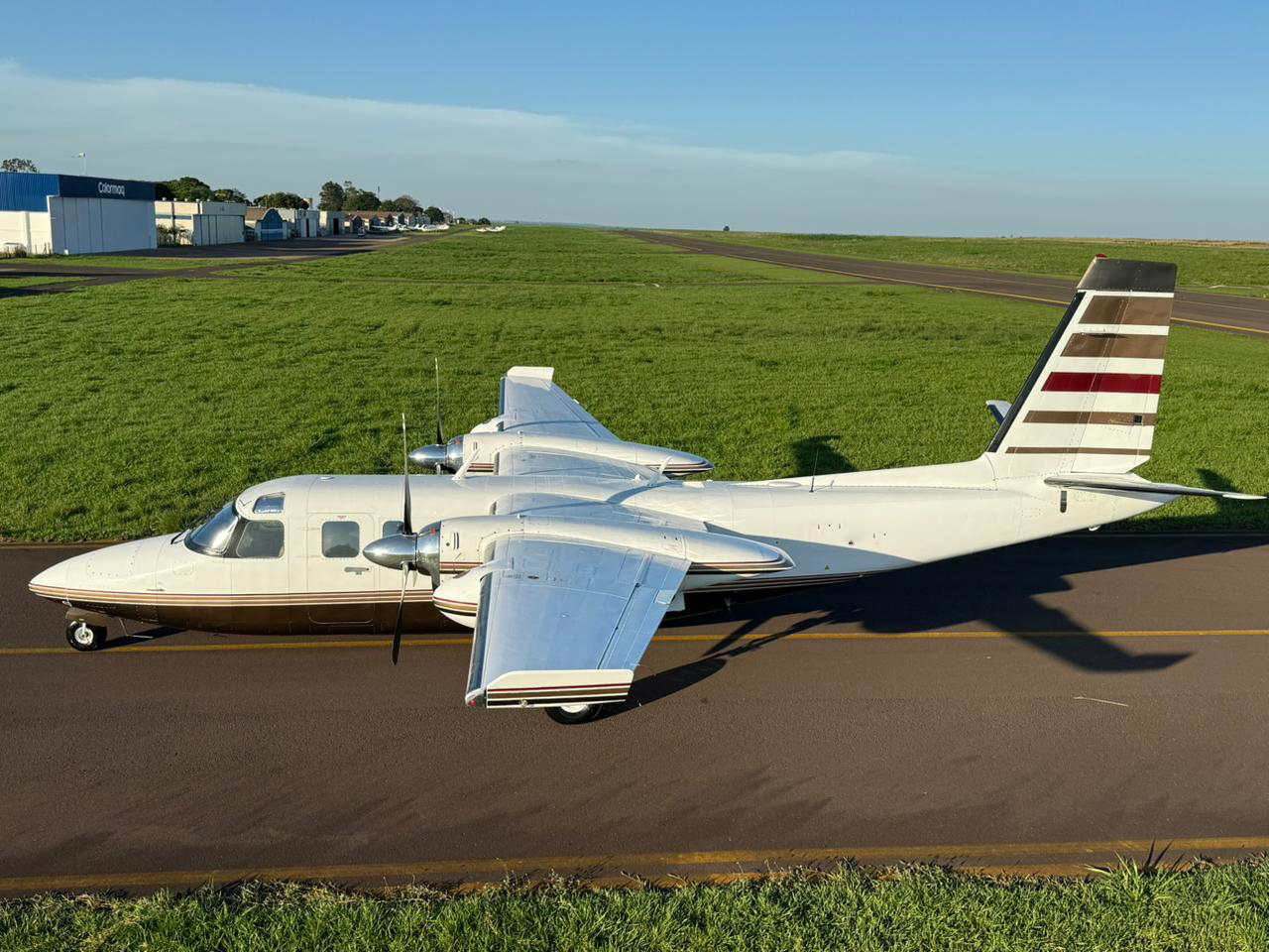 TWIN COMMANDER TURBO COMMANDER 690B 1977 miniatura 2