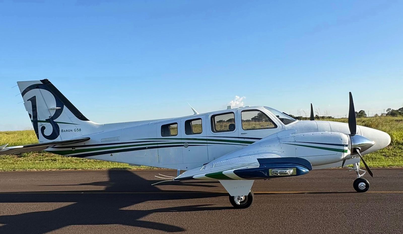 Beechcraft Baron G58 2012 miniatura 2