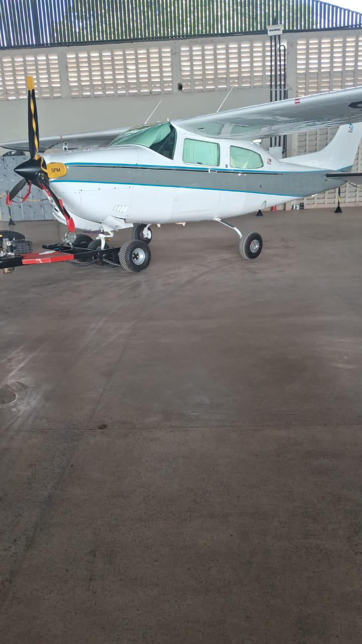 Cessna 210 Centurion 1984 miniatura 2
