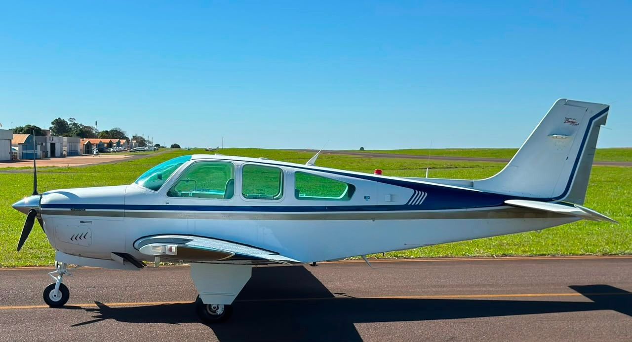 Beechcraft Bonanza F33A 1993 miniatura 2