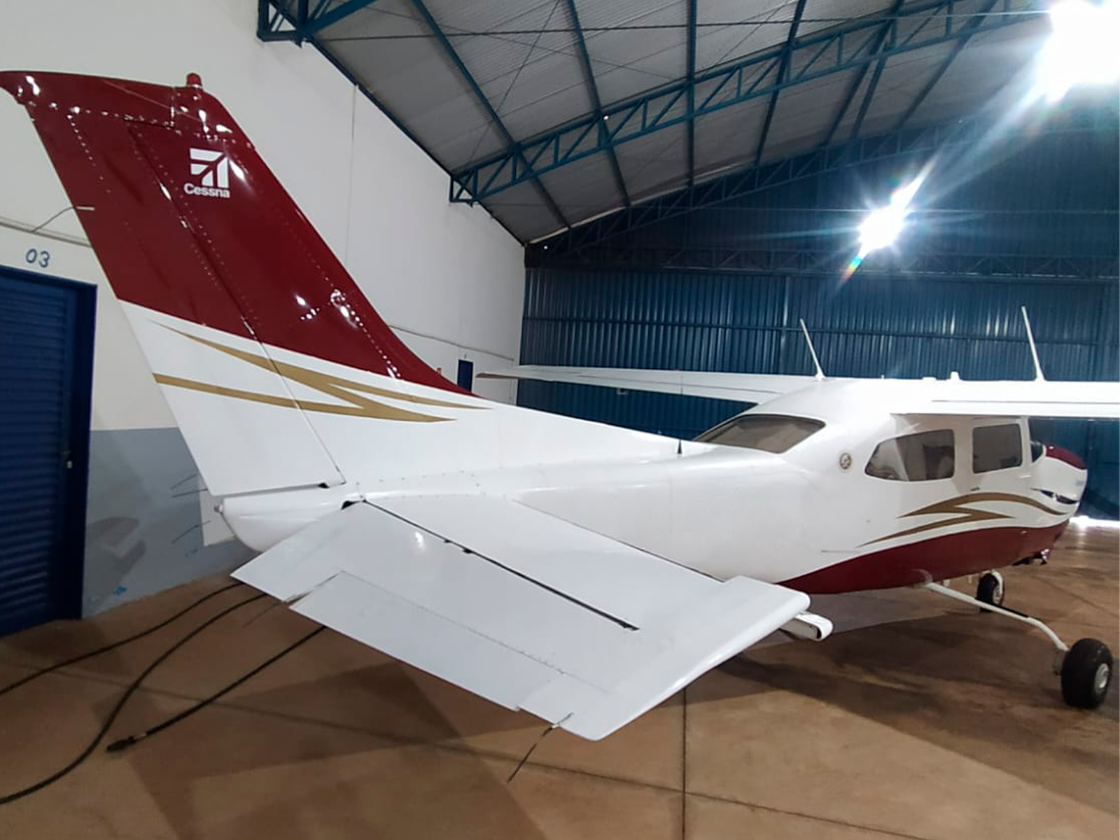 Cessna 210 Centurion 1977 miniatura 3