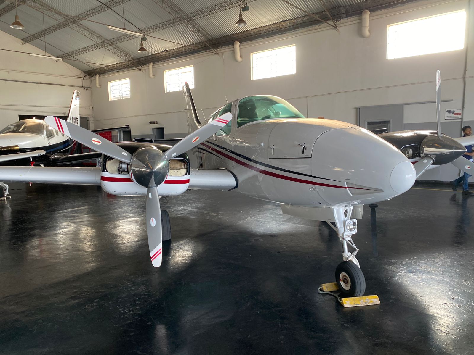 Beechcraft Baron G58 • PR-IRH miniatura 4