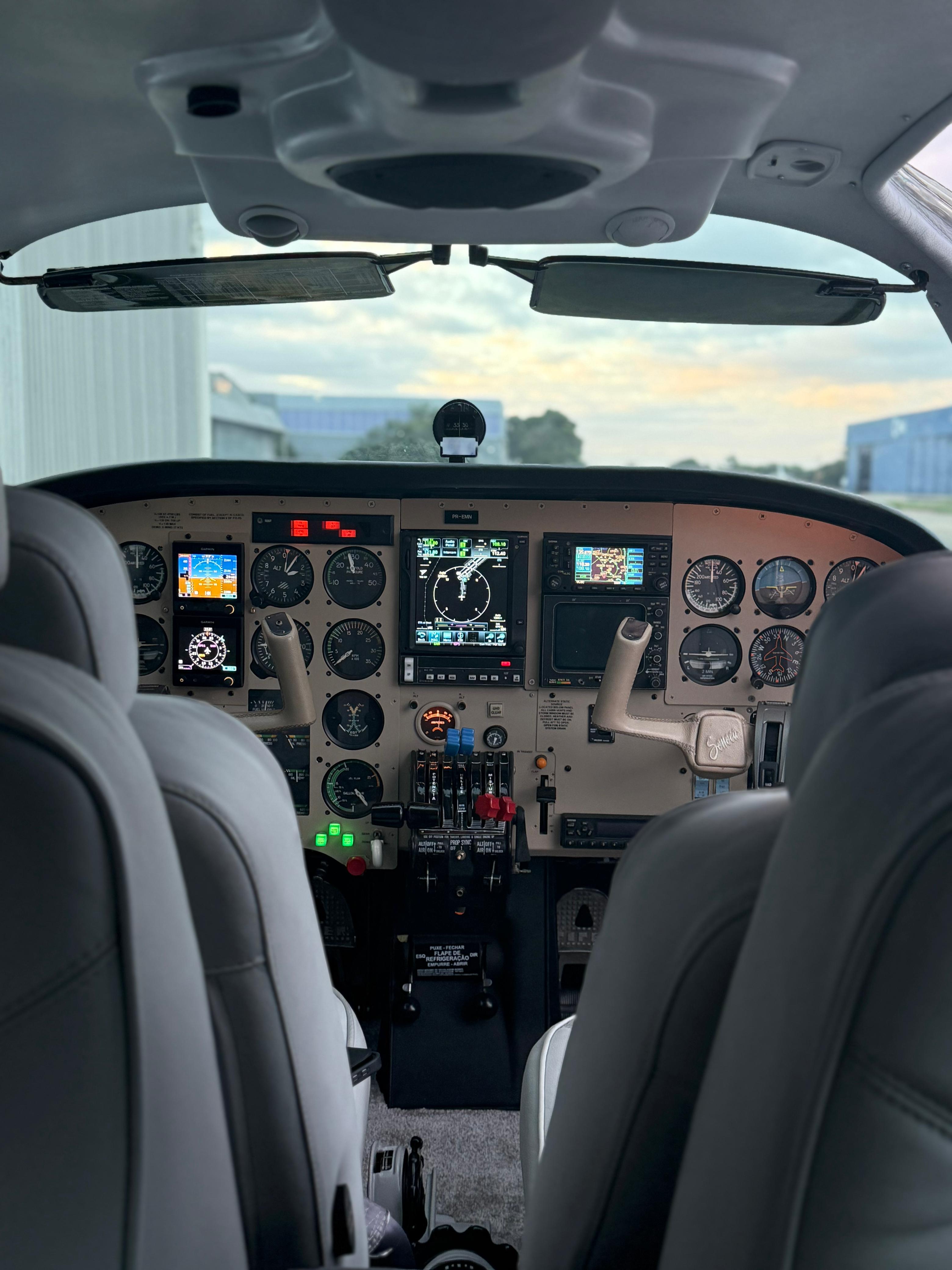 Piper Seneca V 1989 miniatura 6