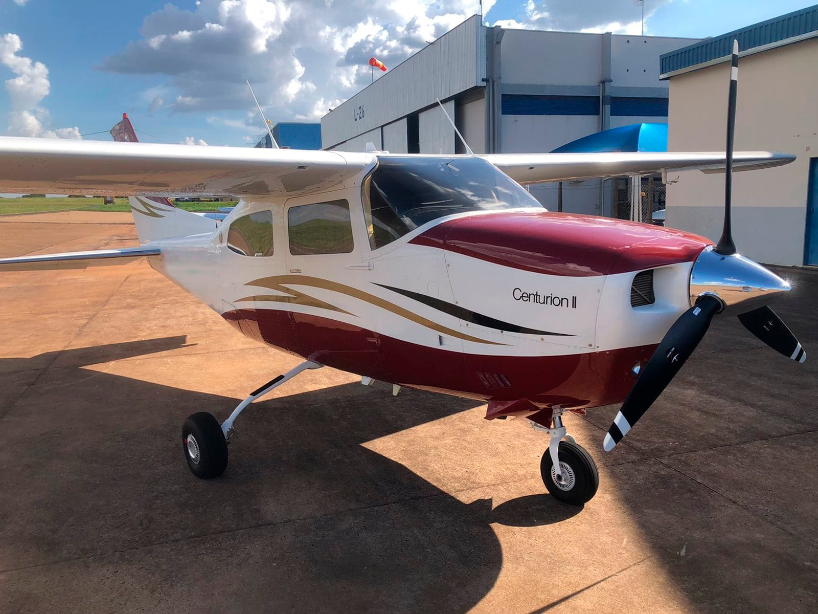 Cessna 210 Centurion 1977 — foto 1