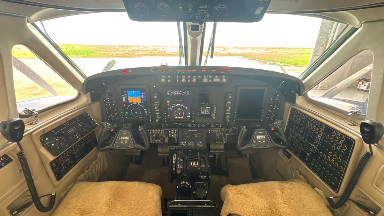 Beechcraft King Air C90GTx 2010 miniatura 5