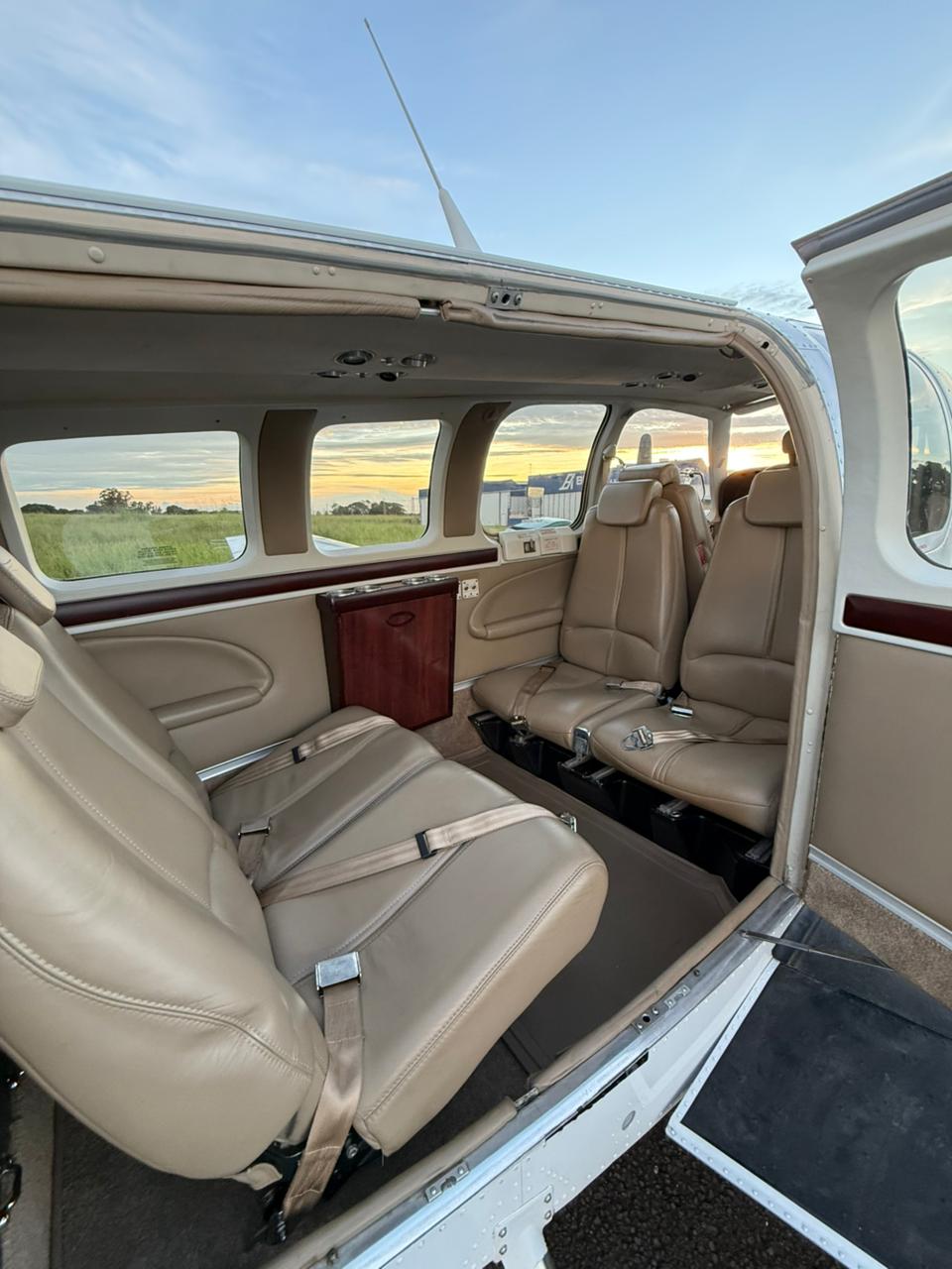 Beechcraft Baron G58 2009 miniatura 4