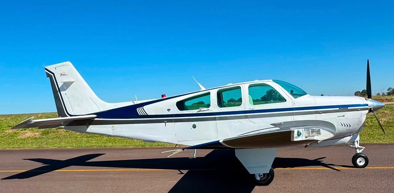 Beechcraft Bonanza F33A 1993 miniatura 2
