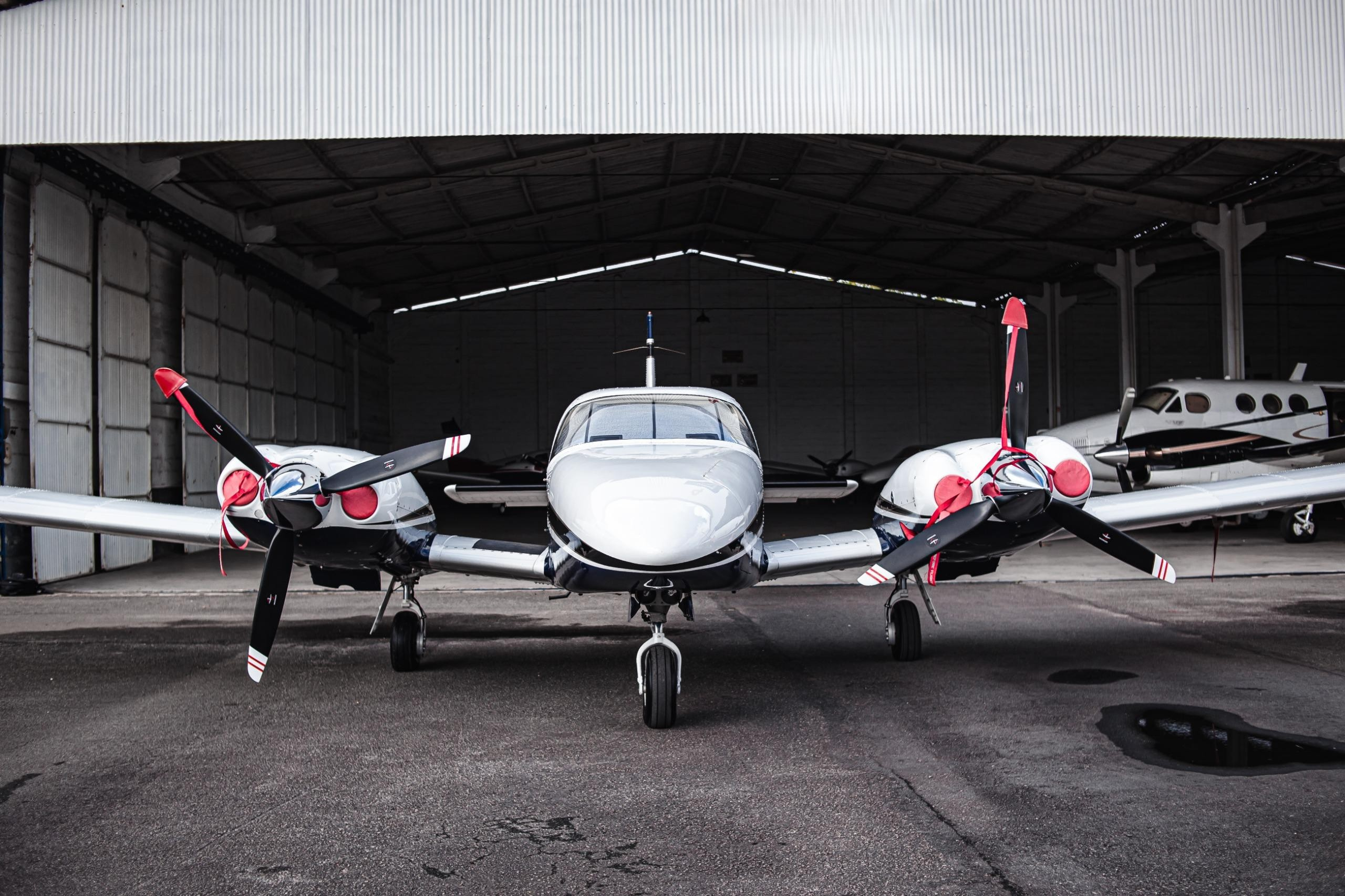 Piper Seneca V 2000 miniatura 2