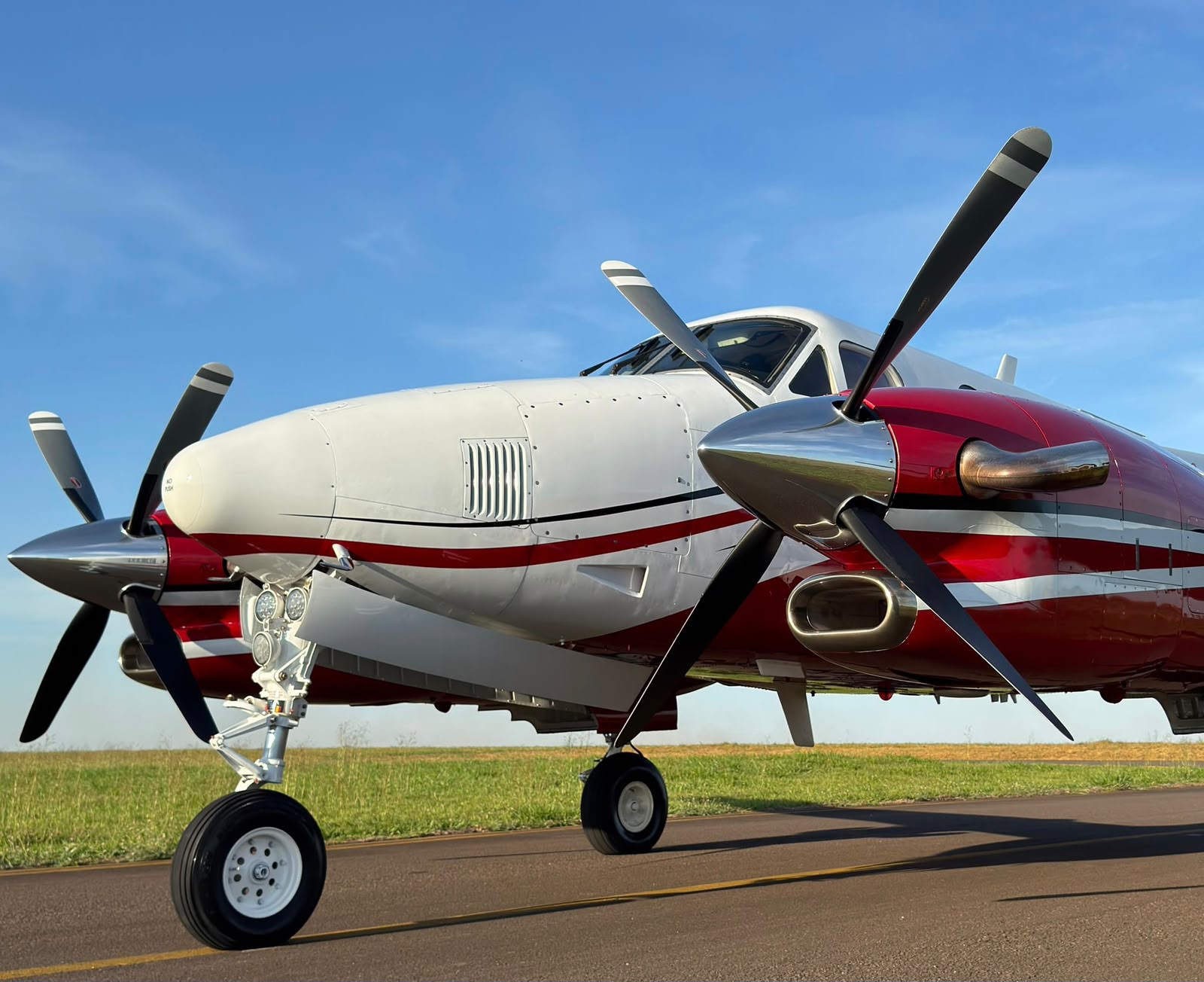 Beechcraft King Air C90A 1999 miniatura 4