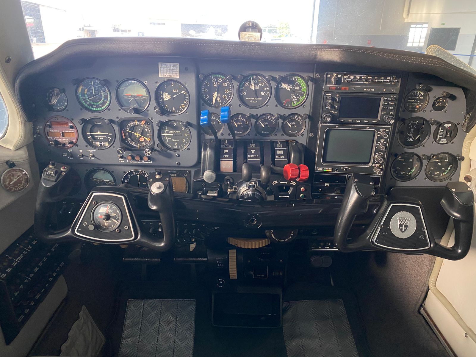 Beechcraft Baron G58 • PR-IRH miniatura 6