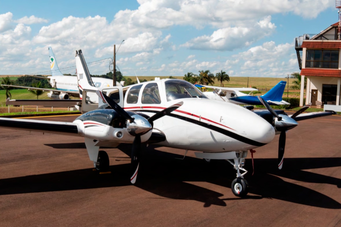 Beechcraft Baron G58 2016 miniatura 3