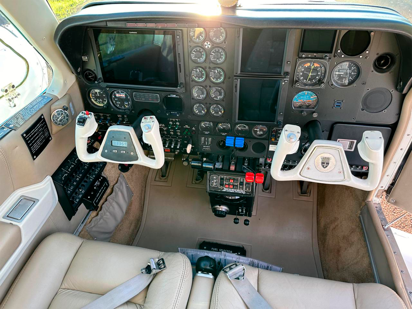 Beechcraft Baron G58 1994 miniatura 5