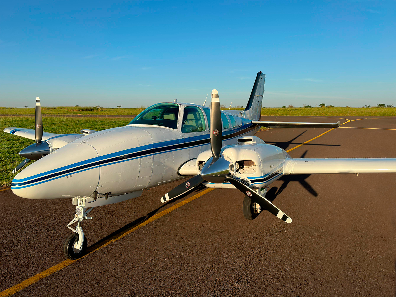 Beechcraft Baron G58 1994 miniatura 3