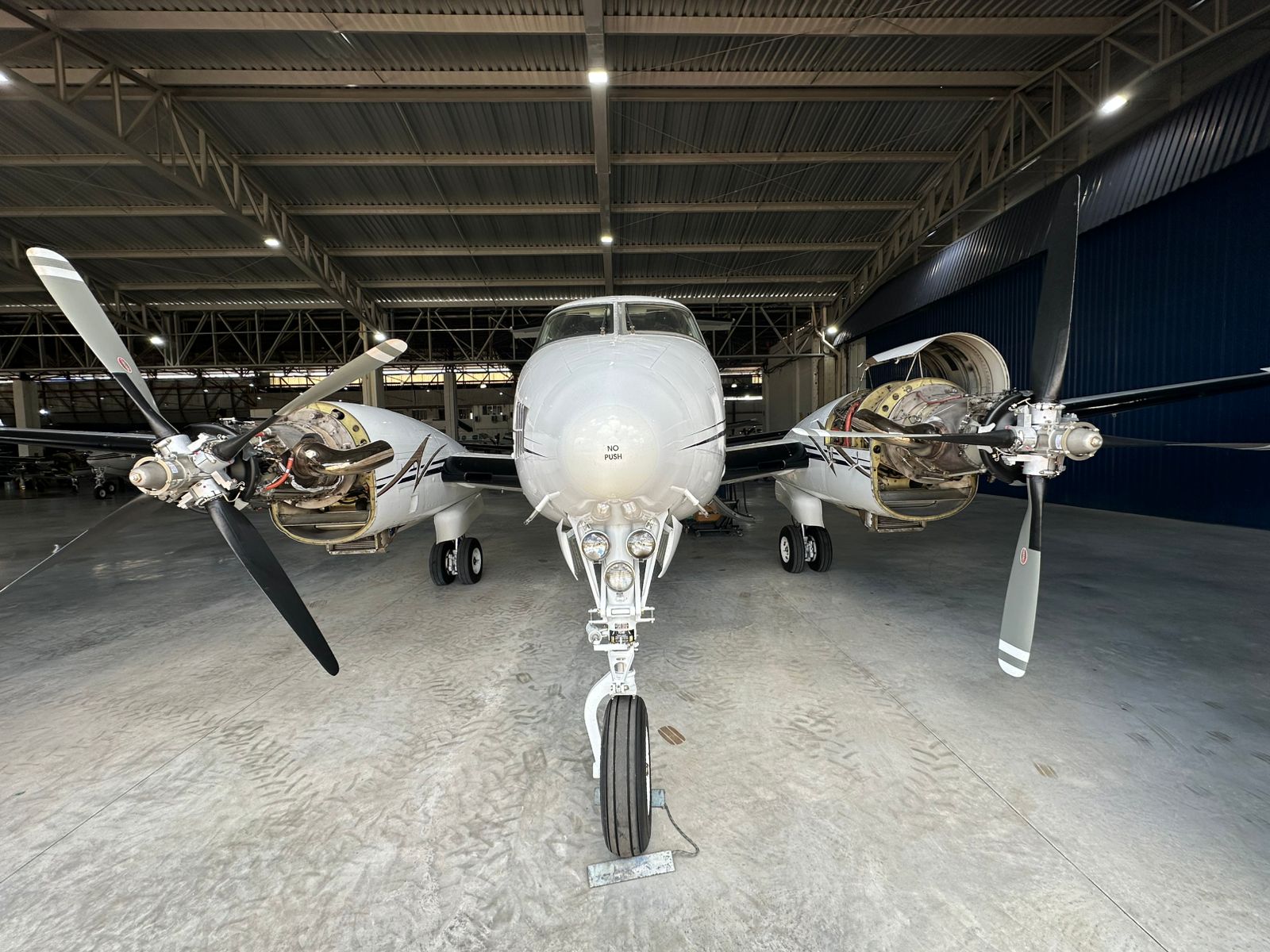 Beechcraft King Air C90GTx 1982 miniatura 2