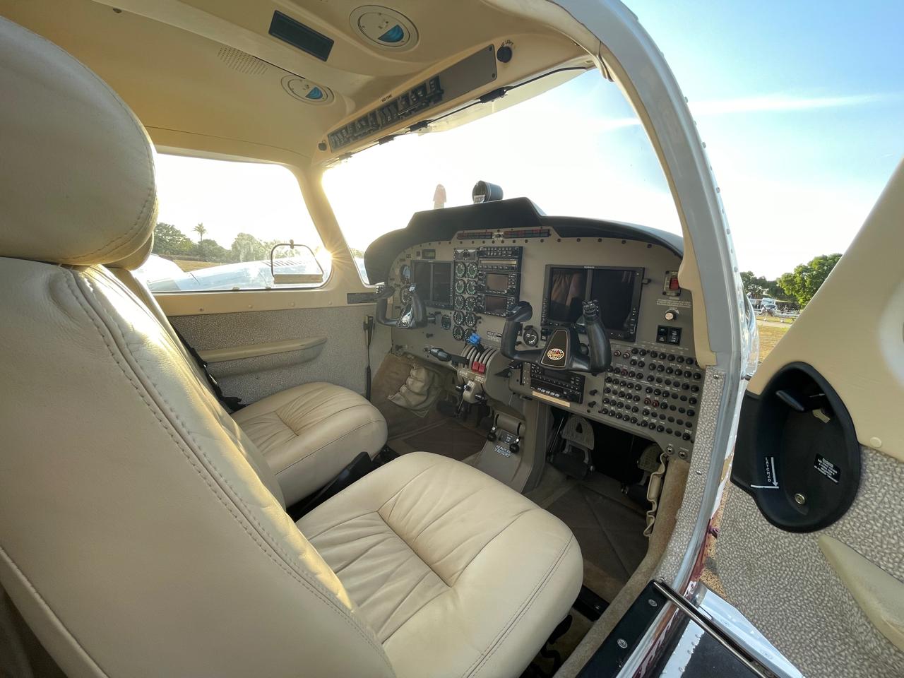 Piper Seneca V 2010 miniatura 6