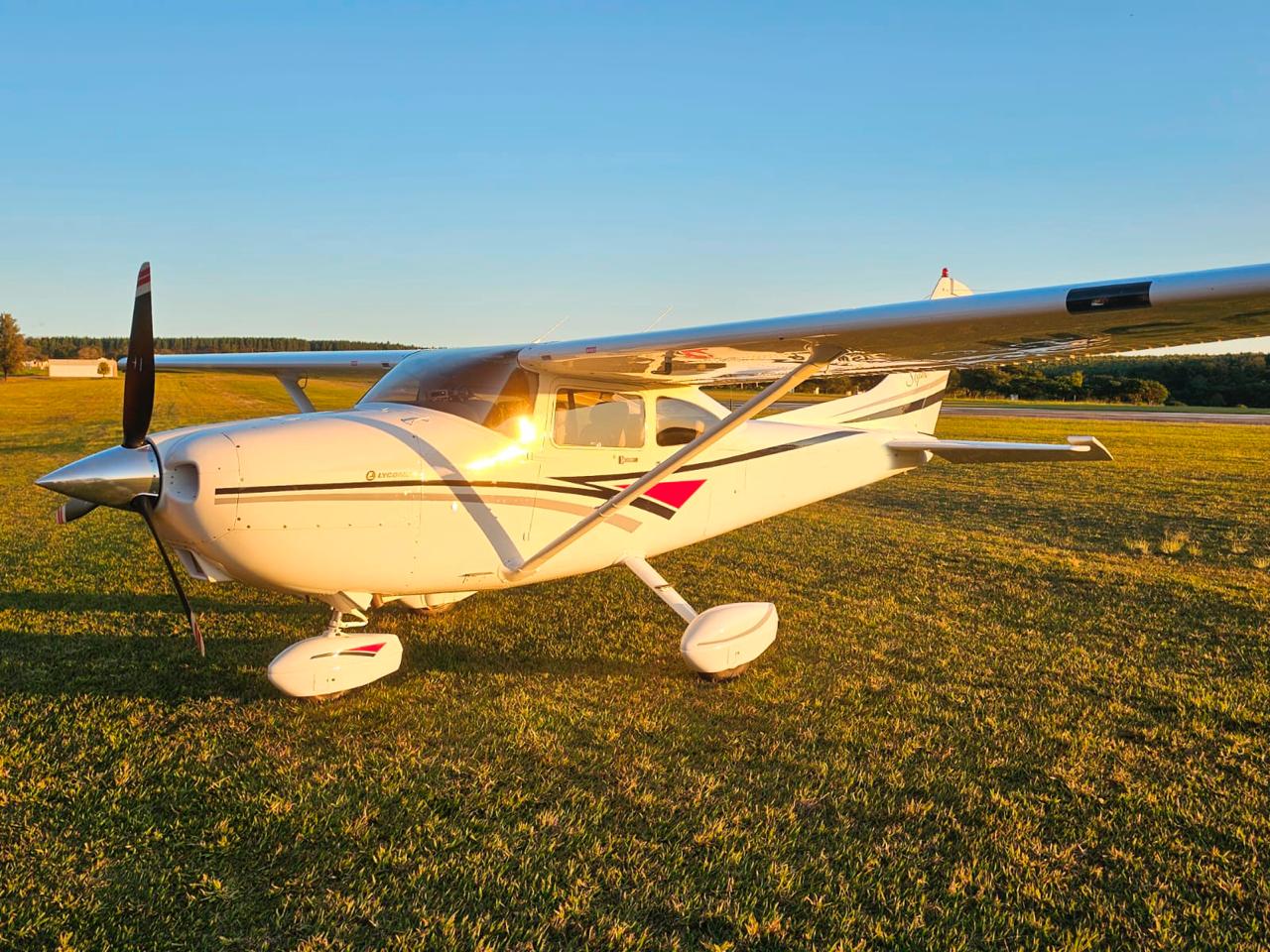 Cessna 182 Skylane 1998 miniatura 2