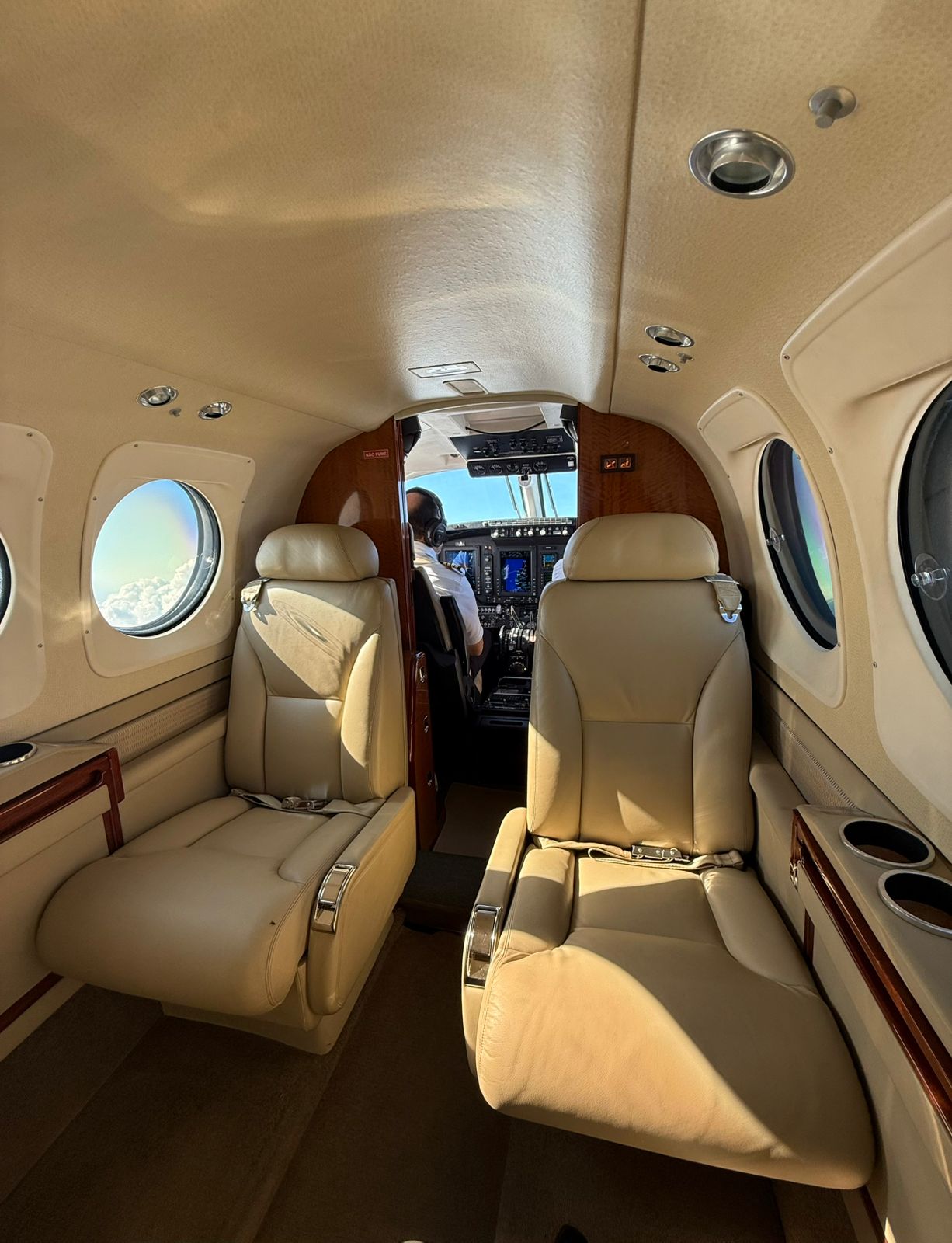 Beechcraft C90 GTX 2014 miniatura 2