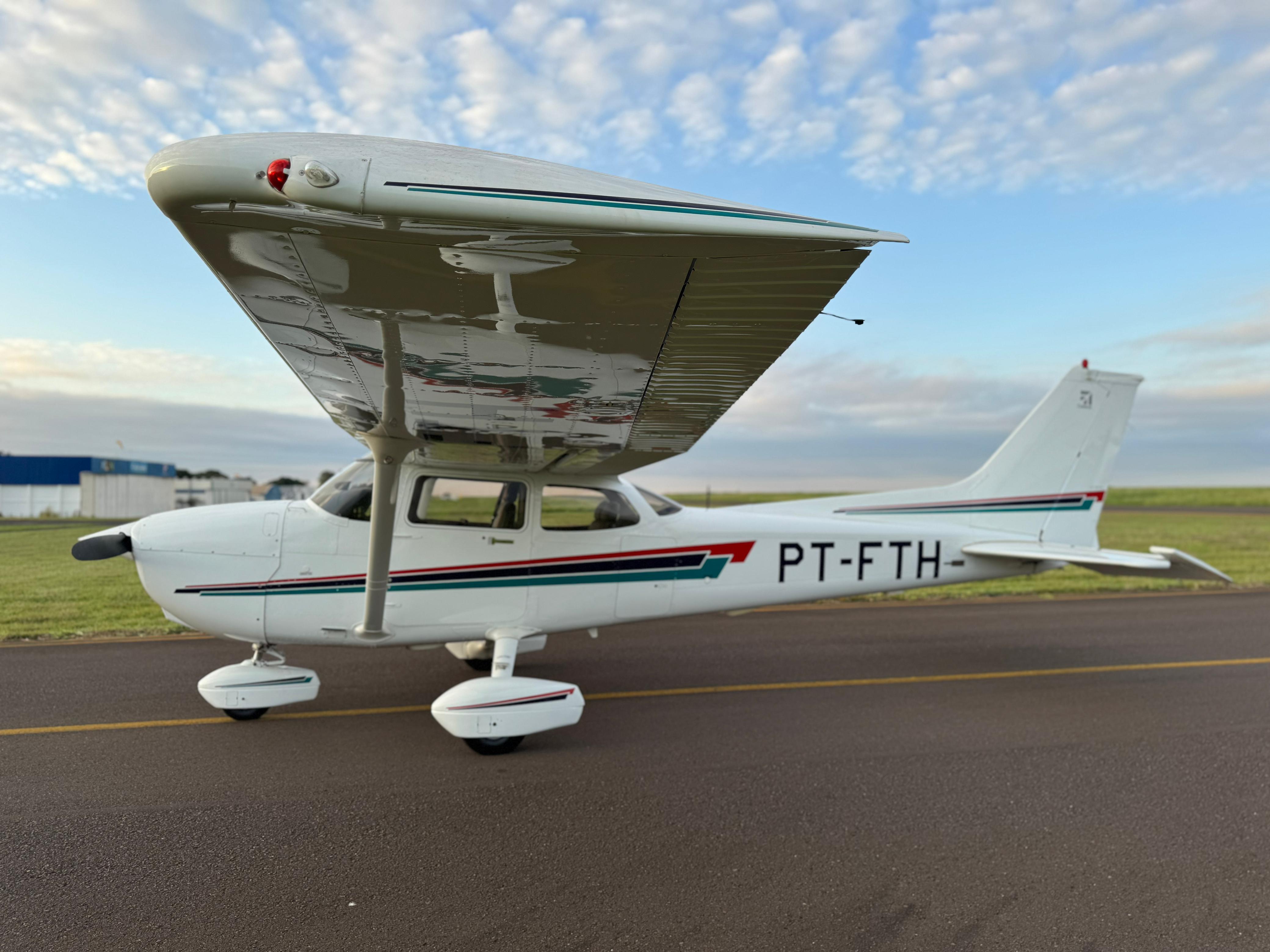 Cessna 172 Skyhawk 2002 miniatura 2
