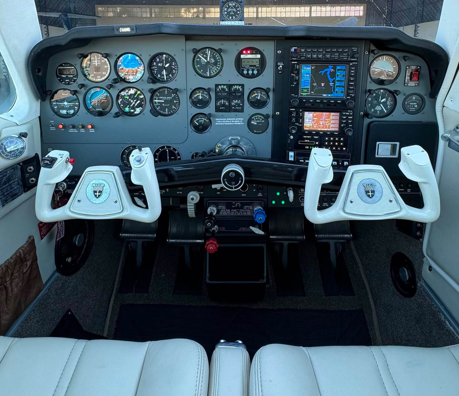 Beechcraft Bonanza F33A 1993 miniatura 5
