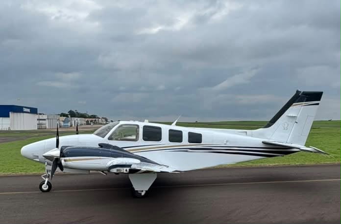 Beechcraft Baron 58 2011 miniatura 3