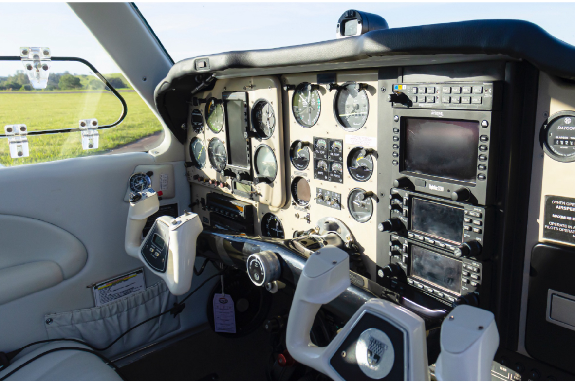 Beechcraft Bonanza F33A • PR-HBP miniatura 5