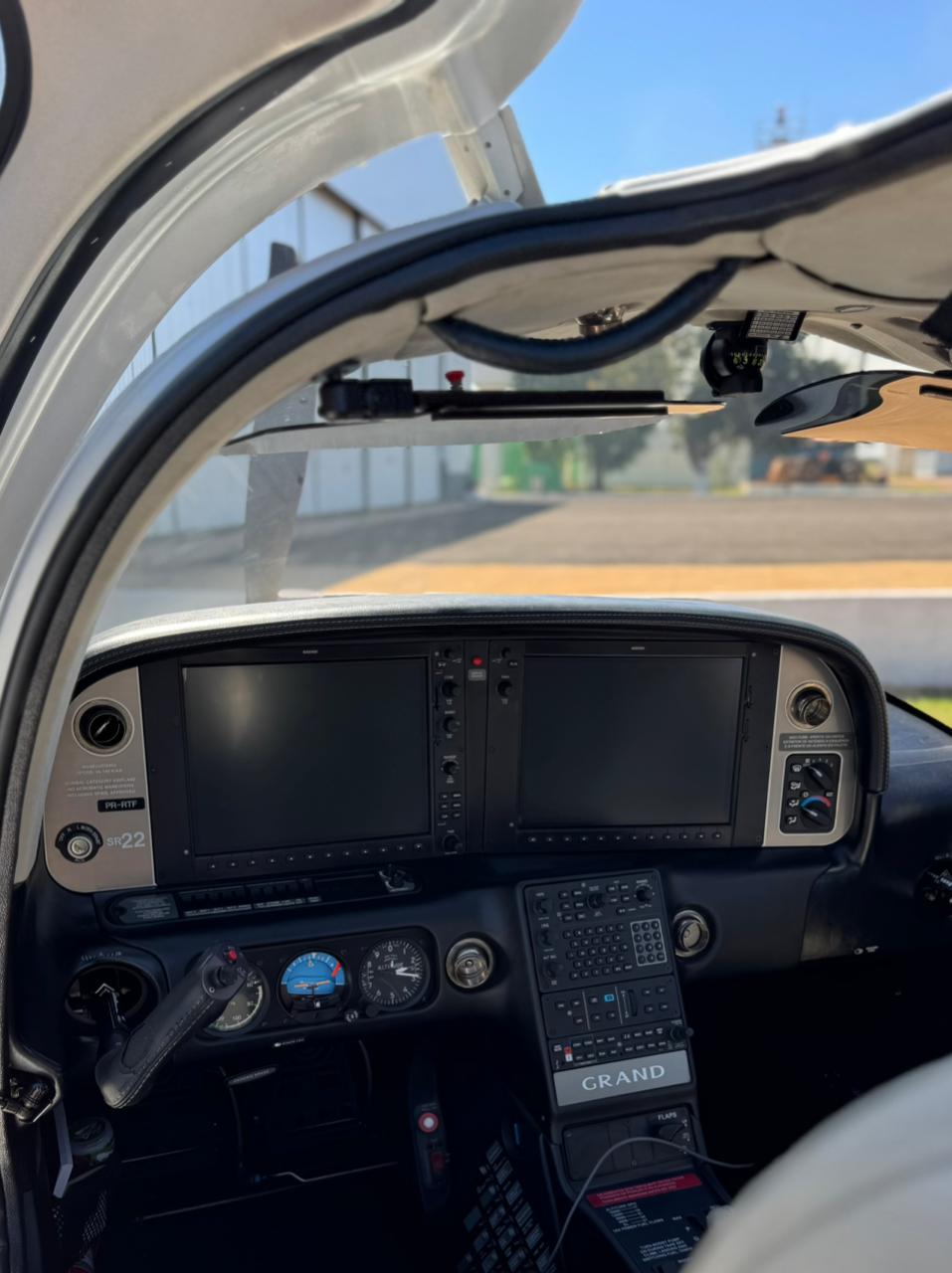 Cirrus Design SR22 2014 miniatura 4