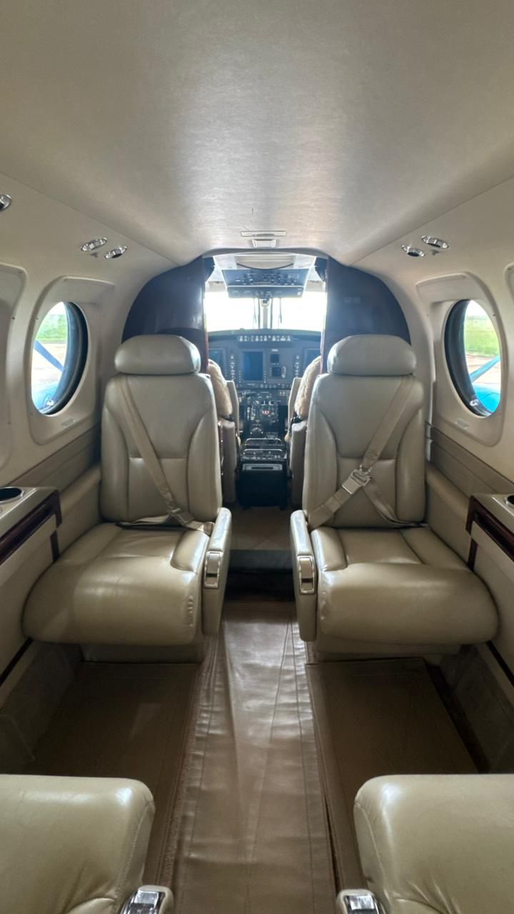 Beechcraft King Air C90GTx 2010 miniatura 4