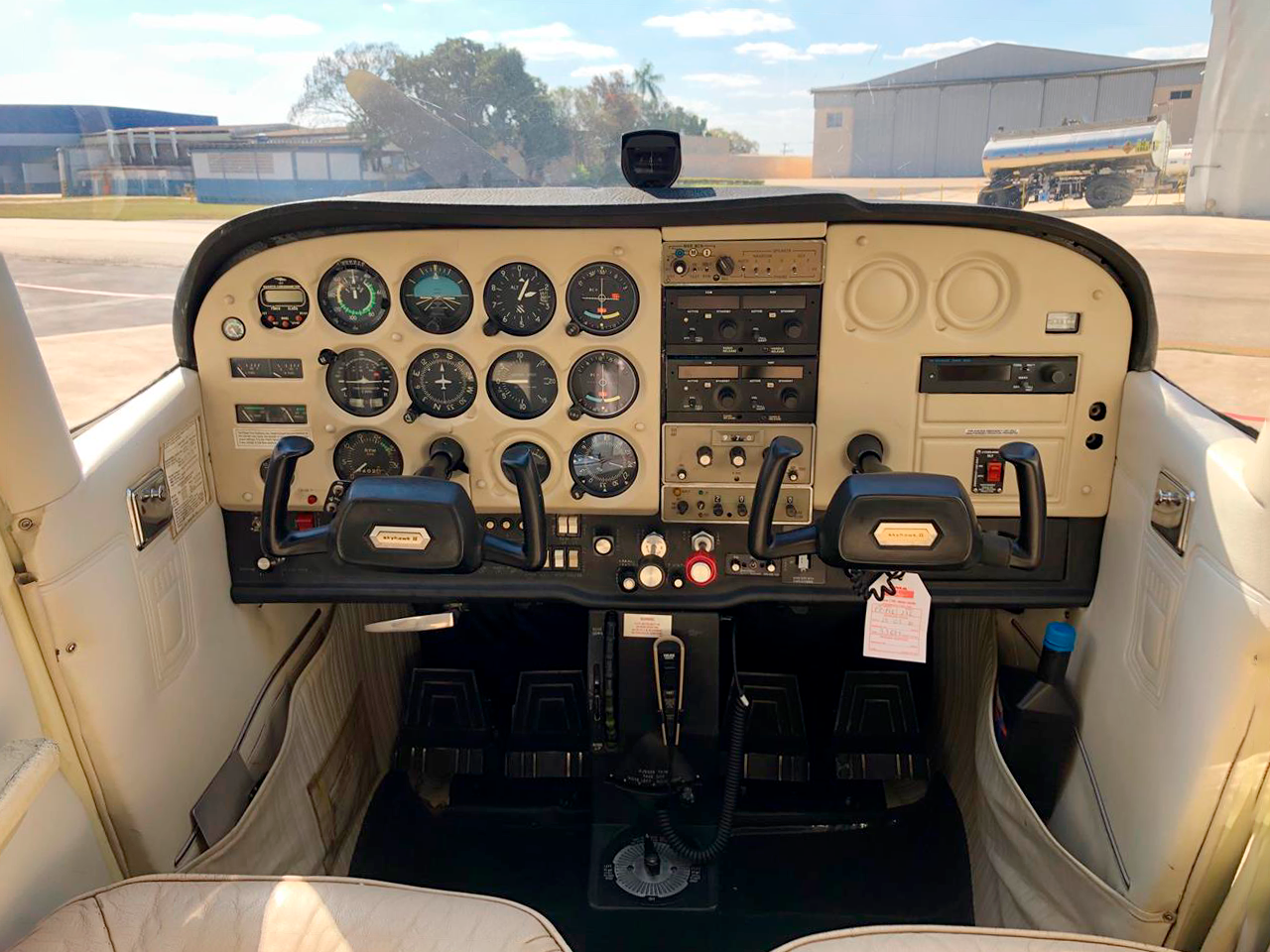 Cessna 172 Skyhawk 1977 miniatura 5