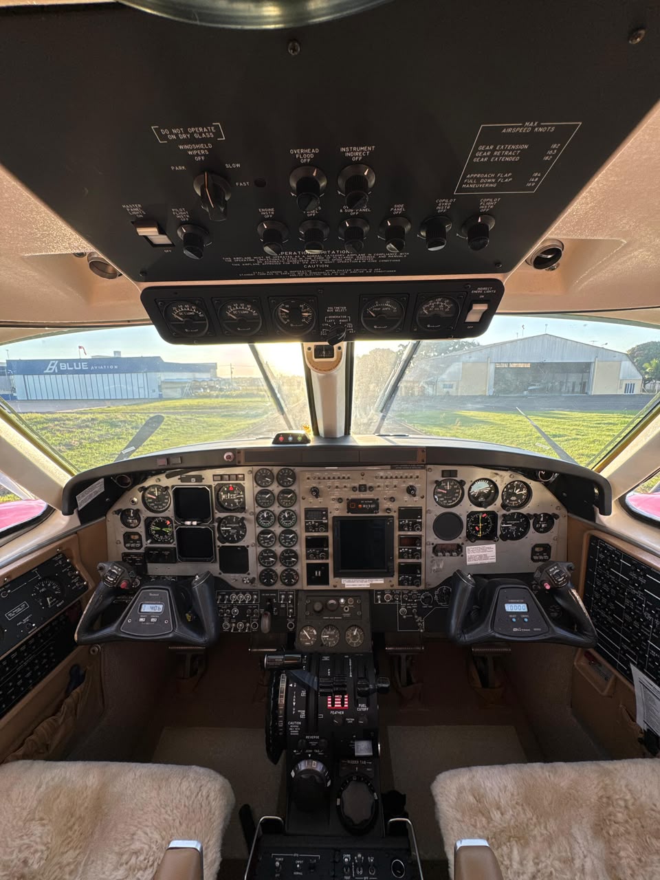 Beechcraft King Air C90A 1999 miniatura 6