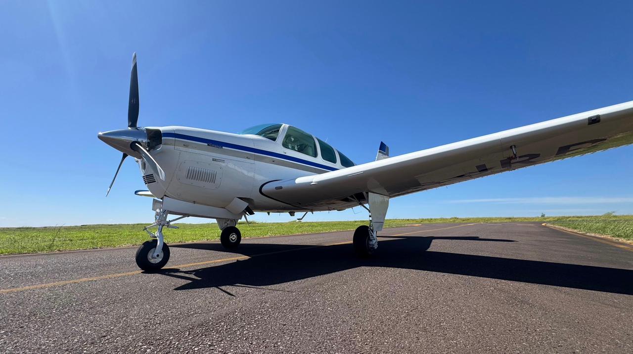 Beechcraft Bonanza F33A 1991 miniatura 3
