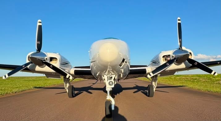 Beechcraft Baron G58 1999 miniatura 2