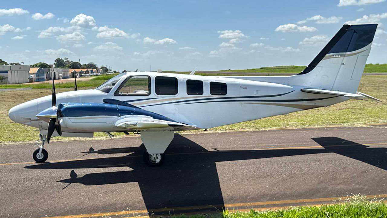 Beechcraft Baron G58 2013 miniatura 2
