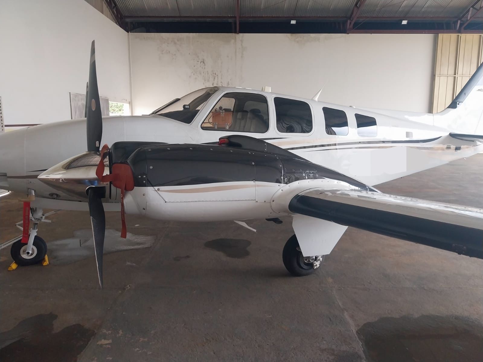 Beechcraft Baron G58 2012 miniatura 4