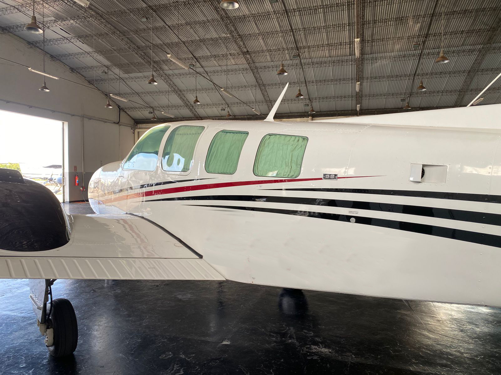 Beechcraft Baron G58 • PR-IRH miniatura 3