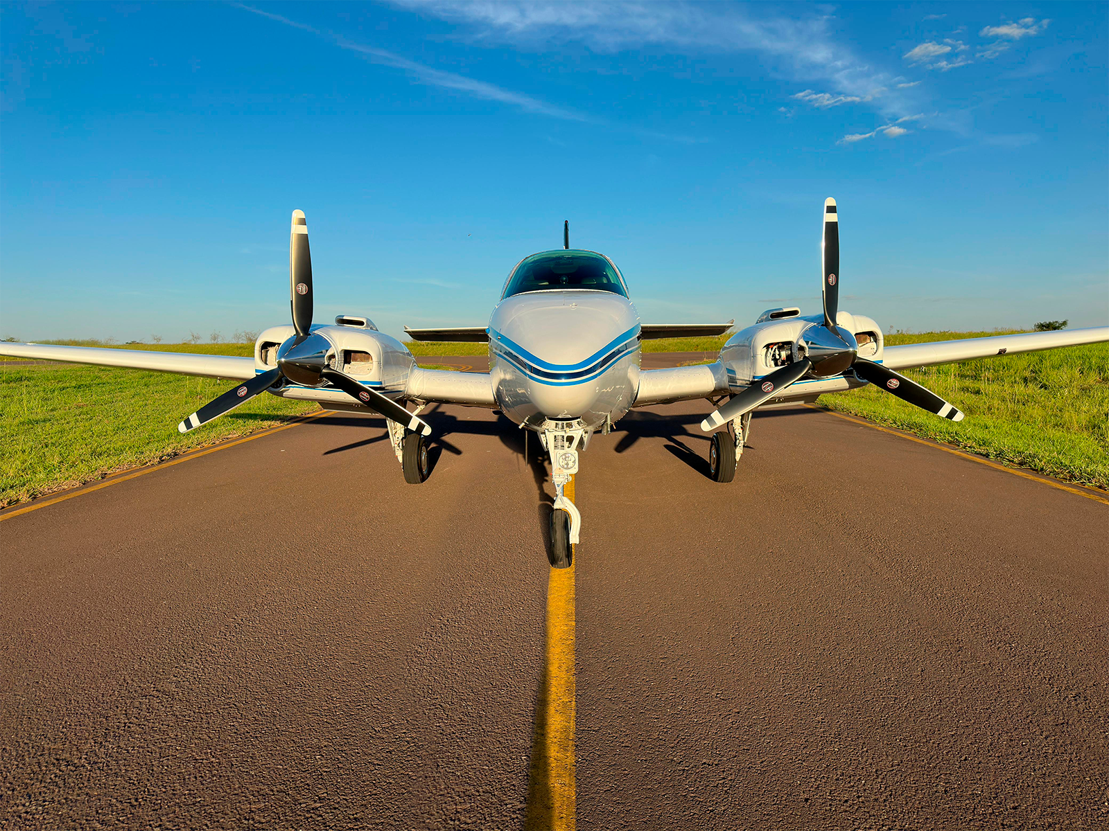 Beechcraft Baron G58 1994 miniatura 2